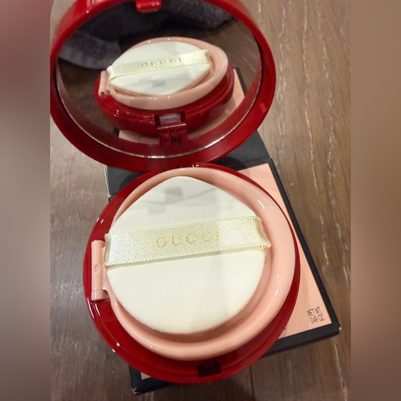 Gucci Cushion de Beauté Limited Luminous SPF 20 Moisturizing Foundation - Picture 7 of 10